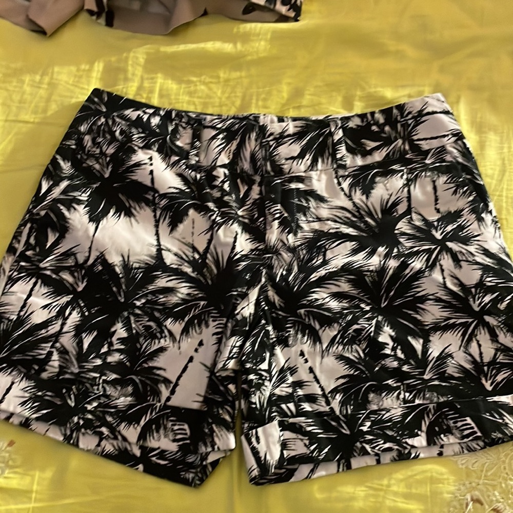 INC shorts - Picture 4 of 5
